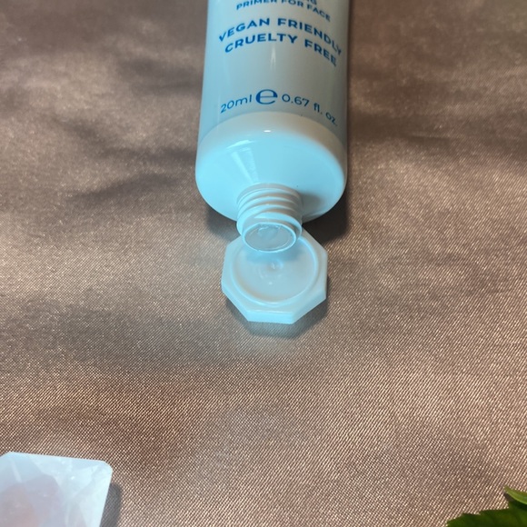 3/$30 Jecca Blac Hydrate Primer - Picture 3 of 3